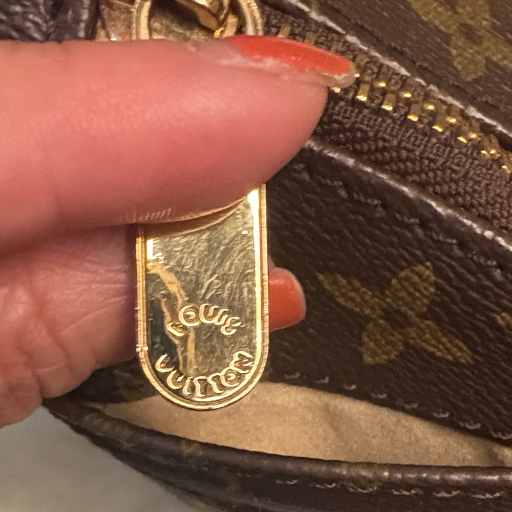 Louis vuitton Monogram Shoulder Bag with Tan Trim and Gold Hardware - Picture 7 of 11